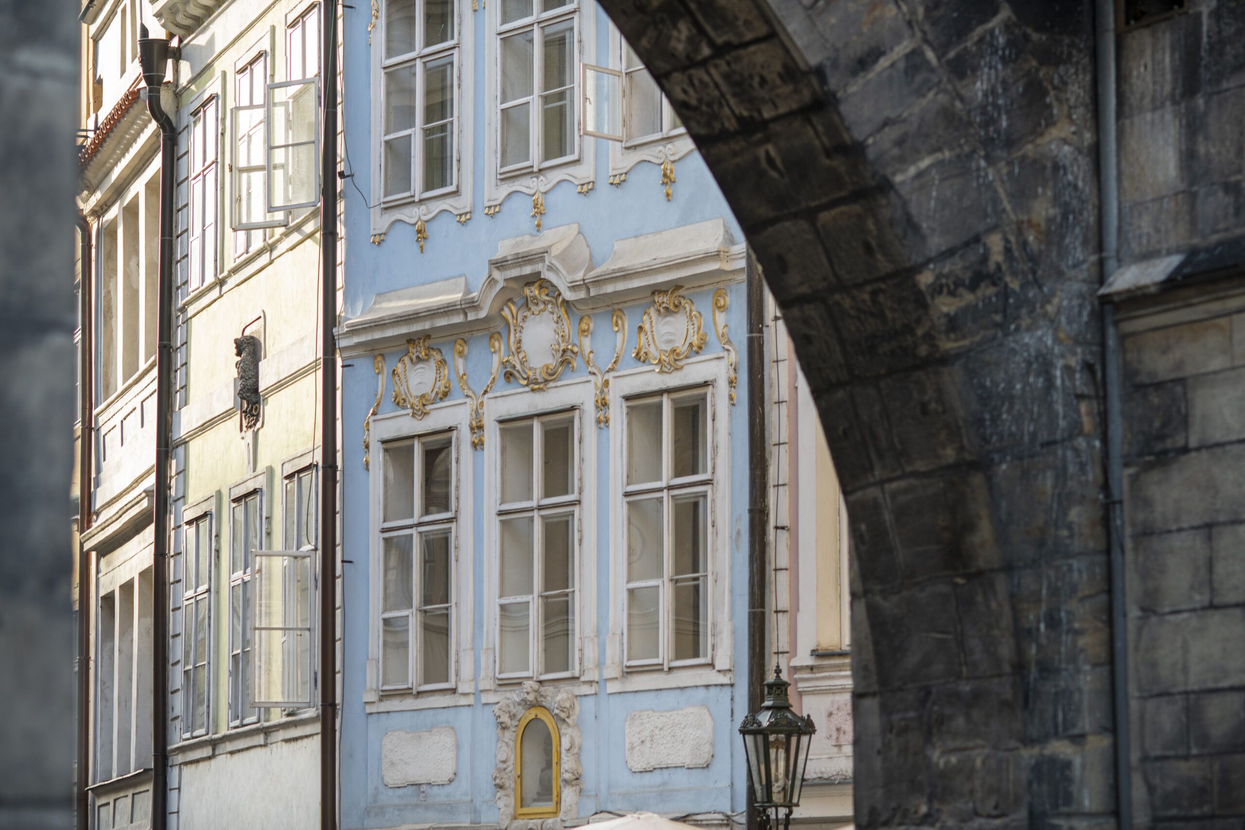 Conseils pour traiter et prévenir les infiltrations dans les bâtiments anciens et les solutions d’étanchéité adaptées
